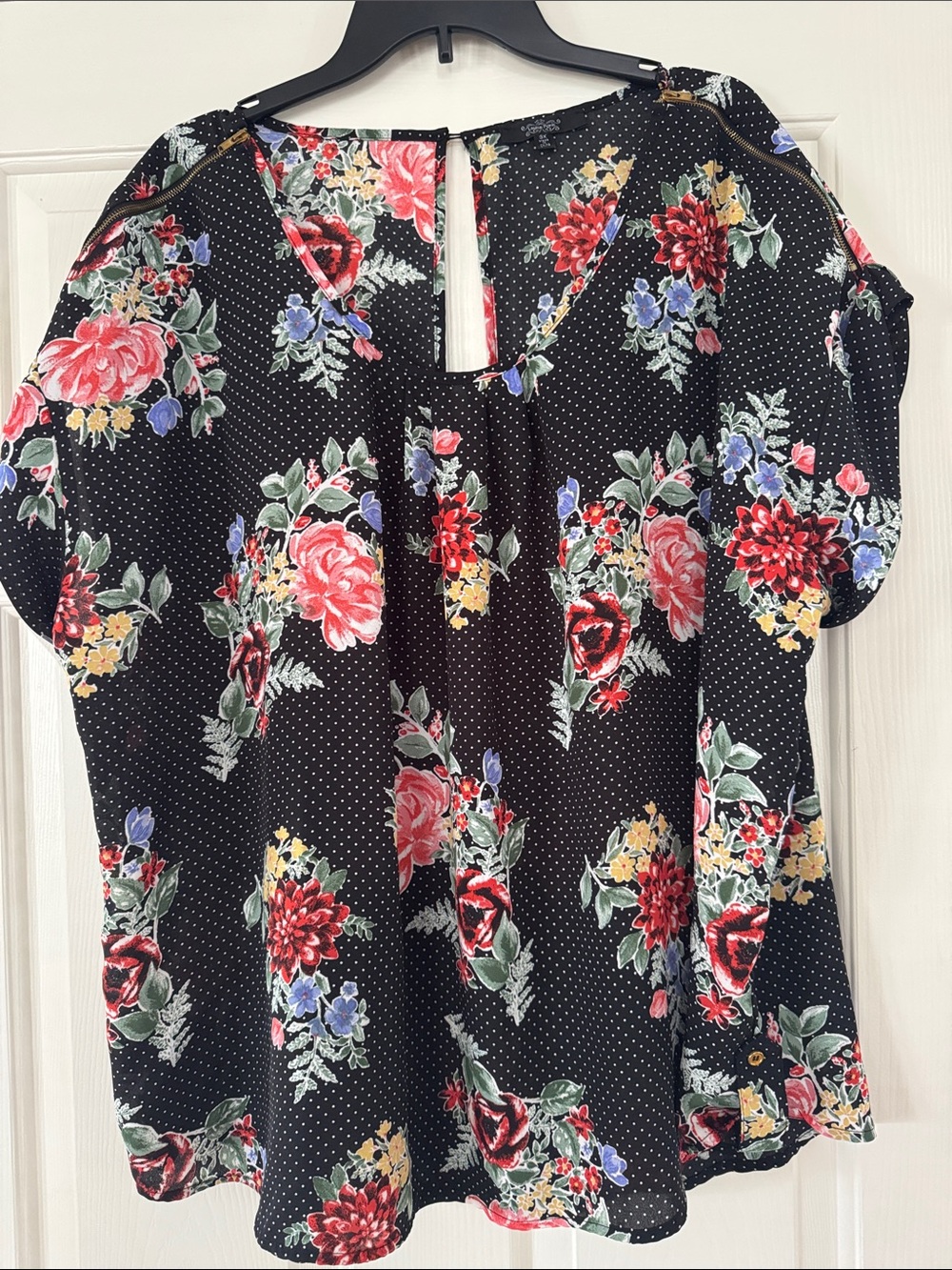 Louise Paris Black Floral zipper Sleeve Blouse with Keyhole Neck women’s 3x
